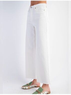 Easel High-Rise Wide Leg, Raw Hem Jeans in White - Women